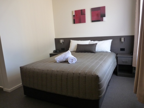 Loddon River Motel Kerang - NEW fully refurbished Deluxe Room