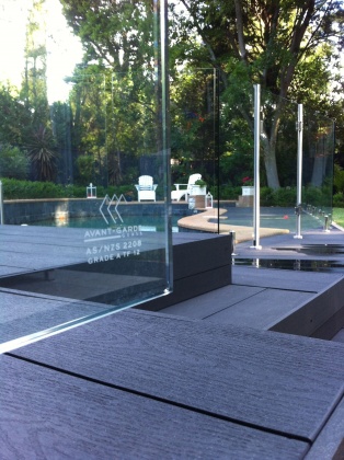 Avant-Garde Glass - Stainless Steel Spigots for Glass Pool Fence